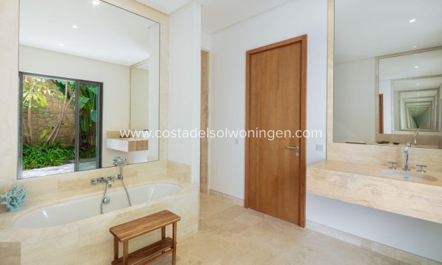 Nieuwbouw Woningen - Villa -
Casares - Pedregales